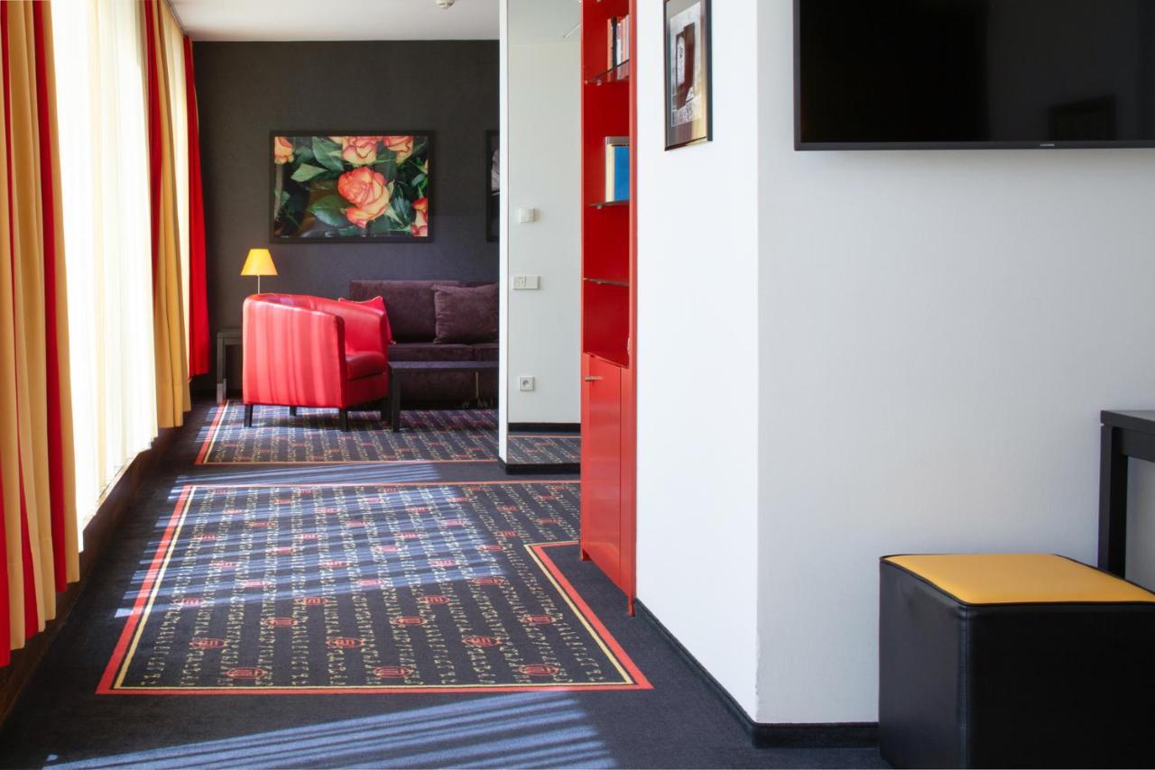 Orea Hotel Angelo Praha Exteriör bild