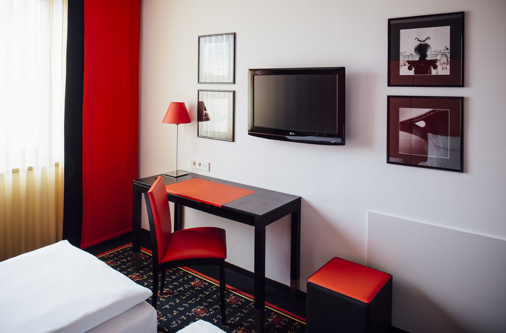 Orea Hotel Angelo Praha Exteriör bild